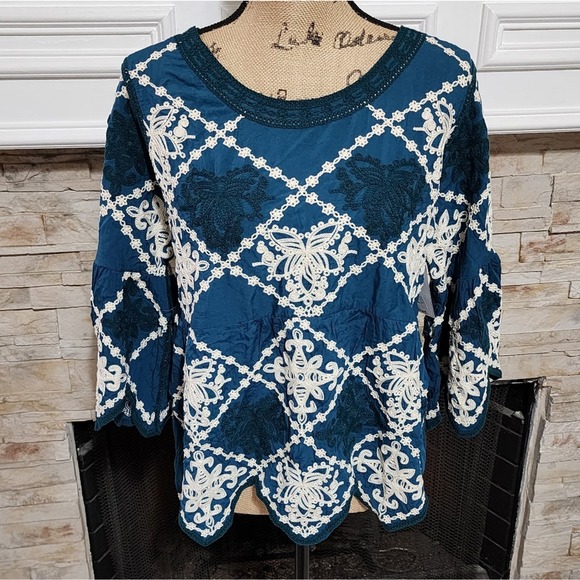 Anthropologie x Kindred‎ teal and white heavily embroidered triangle trim shirt - Picture 1 of 8